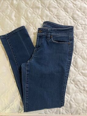 LOFT Curvy Straight Medium Wash Blue Jeans with just enough spandex for comfort
